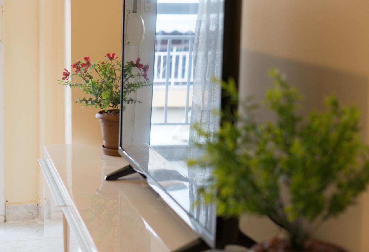 Modern Cozy Apartment In Kalamaria Kültér fotó