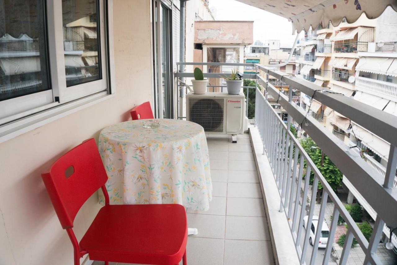 Modern Cozy Apartment In Kalamaria Kültér fotó